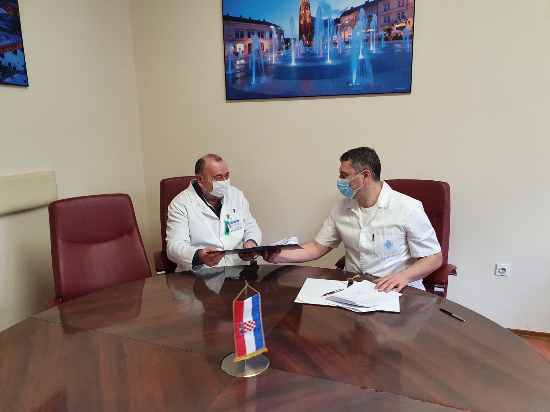 Potpisan Ugovor o poslovnoj, stručnoj i znanstveno-nastavnoj suradnji u području biomedicine i zdravstva između Medicinskog fakulteta Osijek i Kliničkog bolničkog centra Osijek