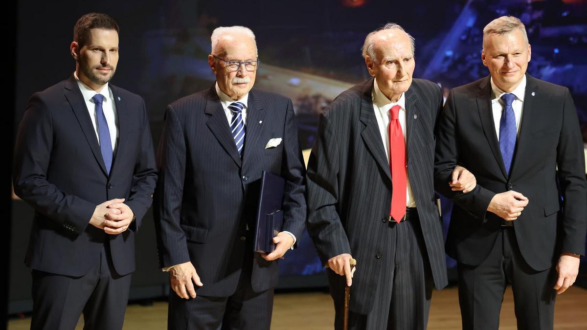 DAN GRADA Javno priznanje “Grb grada Osijeka” uručeno professoru emeritusu Antunu Tucaku